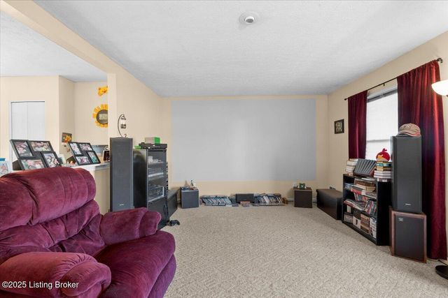 3702 Hillview Blvd, Louisville, KY 40229