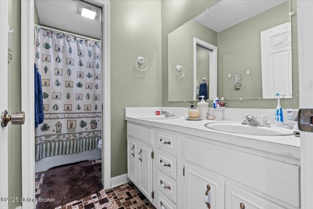 3702 Hillview Blvd, Louisville, KY 40229