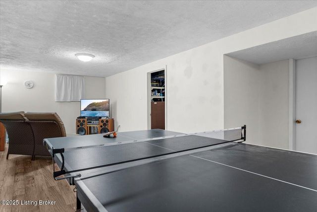 3702 Hillview Blvd, Louisville, KY 40229