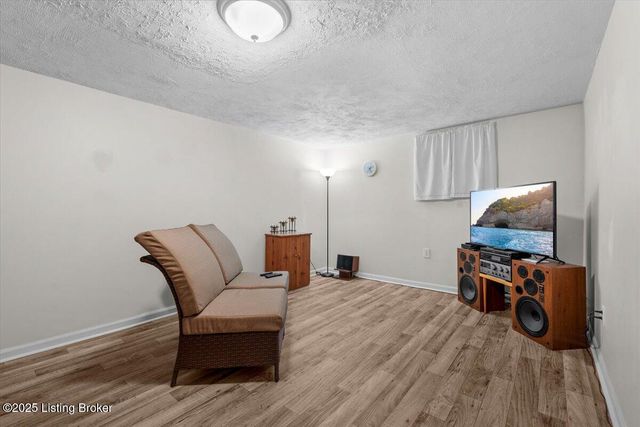 3702 Hillview Blvd, Louisville, KY 40229