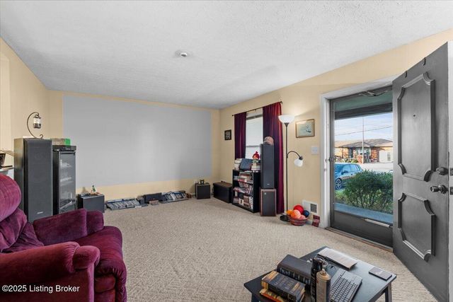 3702 Hillview Blvd, Louisville, KY 40229