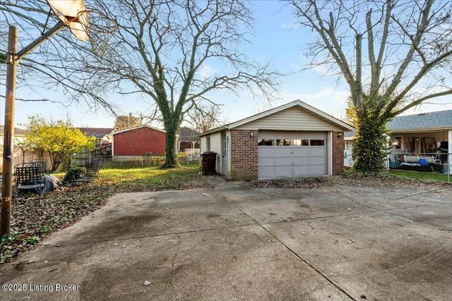 3702 Hillview Blvd, Louisville, KY 40229