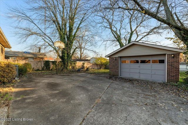 3702 Hillview Blvd, Louisville, KY 40229