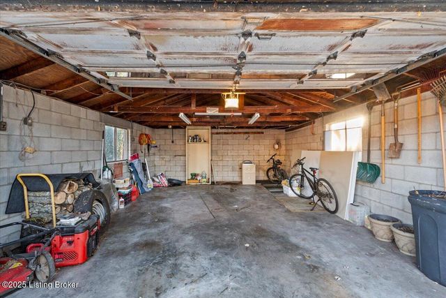 3702 Hillview Blvd, Louisville, KY 40229