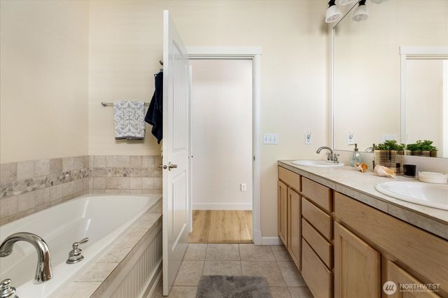 1402 Starview Court, Freeland, WA 98249
