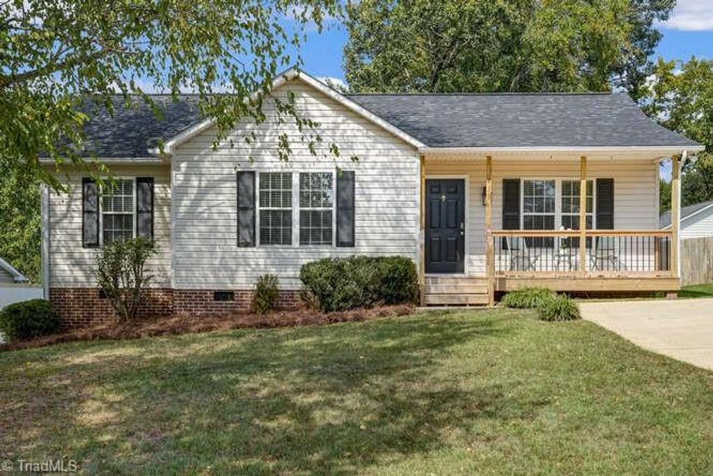 210 Larkspur Lane, Thomasville, NC 27360