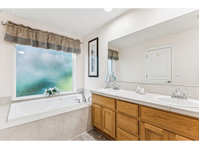 13128 Sw MACBETH Dr, Portland, OR 97224