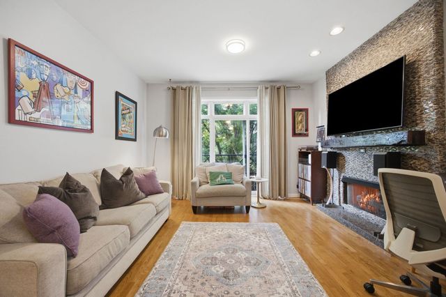 2127 W Rice Street 2E, Chicago, IL 60622