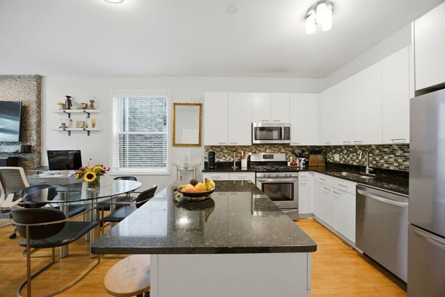 2127 W Rice Street 2E, Chicago, IL 60622