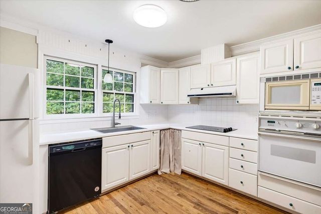 435 NW Stonehenge Drive, Marietta, GA 30064