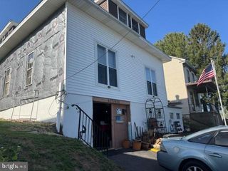 425-427 PINE ST W, Frackville, PA 17931