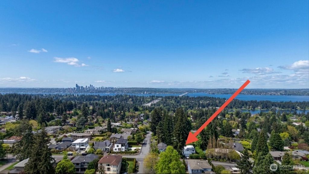 2915 98th Avenue NE, Clyde Hill, WA 98004