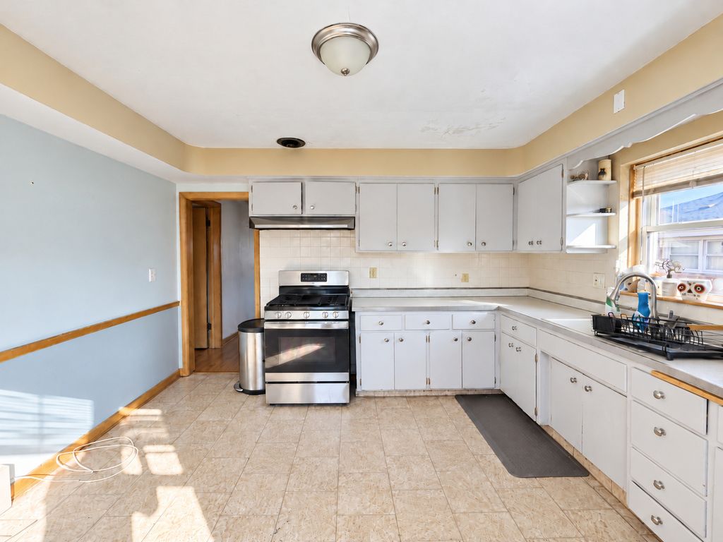 8716 N Elmore Street, Niles, IL 60714 — photo 5