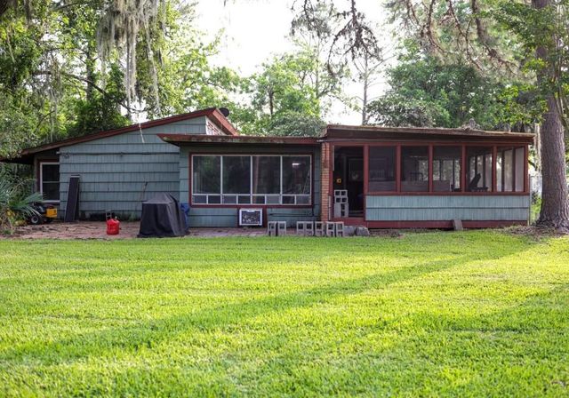 530 Circle Way Drive, Lake Jackson, TX 77566