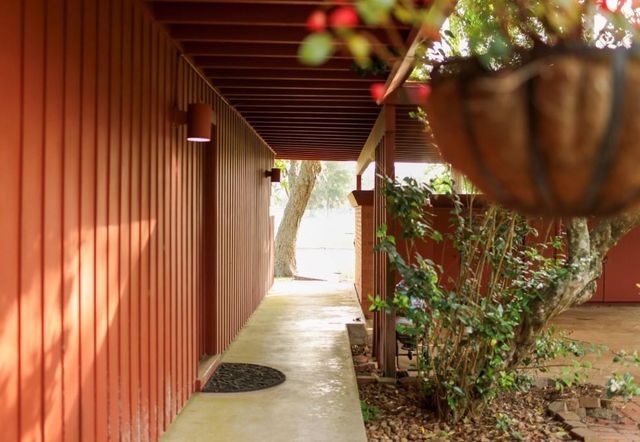 530 Circle Way Drive, Lake Jackson, TX 77566