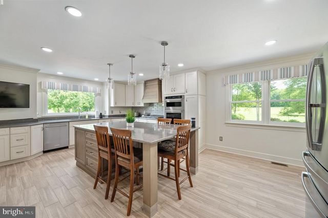 12048 BRISTERSBURG RD, Midland, VA 22728