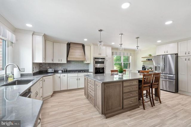 12048 BRISTERSBURG RD, Midland, VA 22728