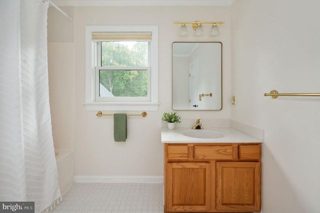 12048 BRISTERSBURG RD, Midland, VA 22728
