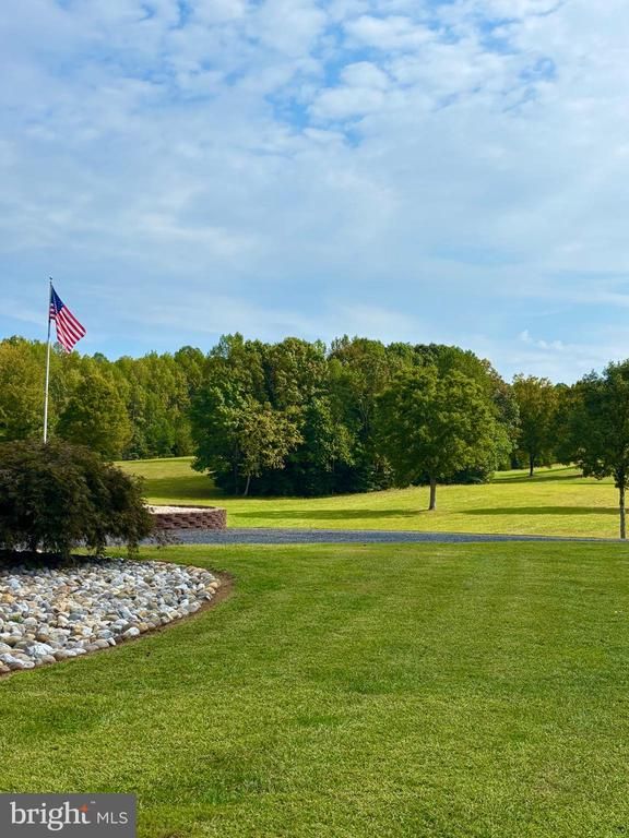 12048 BRISTERSBURG RD, Midland, VA 22728