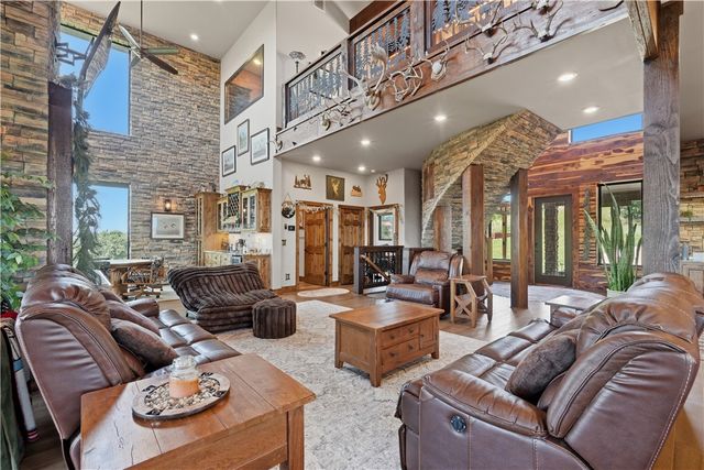 612 Madison 1556, Eureka Springs, AR 72632