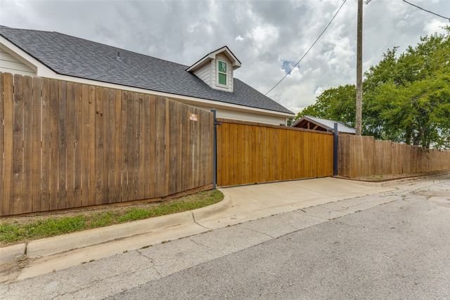 2000 Langston Street, Fort Worth, TX 76105