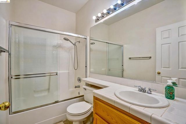 550 Apple Hill Dr, Brentwood, CA 94513