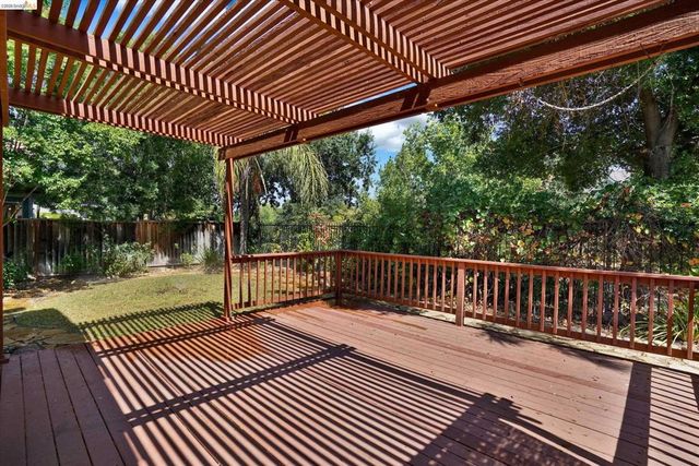 550 Apple Hill Dr, Brentwood, CA 94513