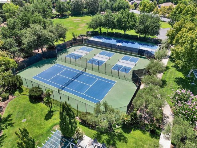 550 Apple Hill Dr, Brentwood, CA 94513