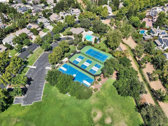550 Apple Hill Dr, Brentwood, CA 94513