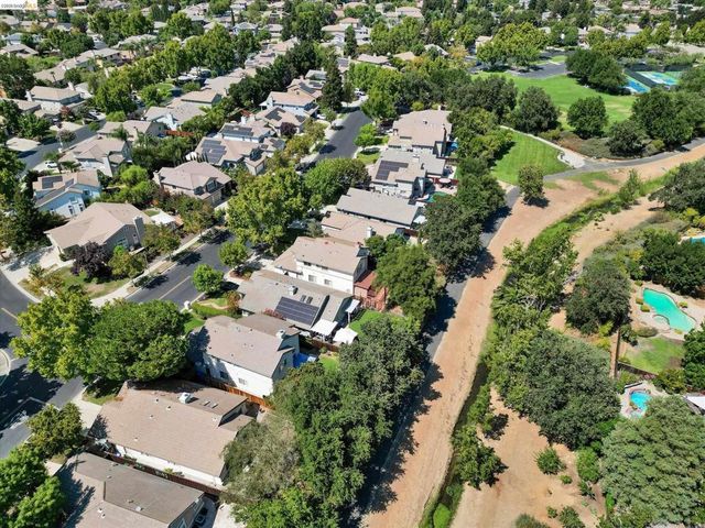 550 Apple Hill Dr, Brentwood, CA 94513