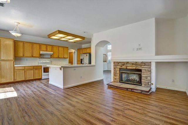550 Apple Hill Dr, Brentwood, CA 94513