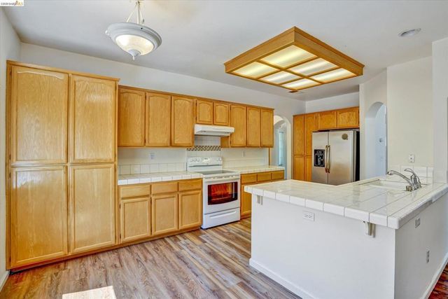 550 Apple Hill Dr, Brentwood, CA 94513