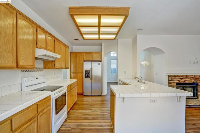 550 Apple Hill Dr, Brentwood, CA 94513