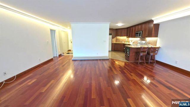 1055 River Road 302, Edgewater, NJ 07020