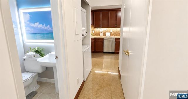 1055 River Road 302, Edgewater, NJ 07020