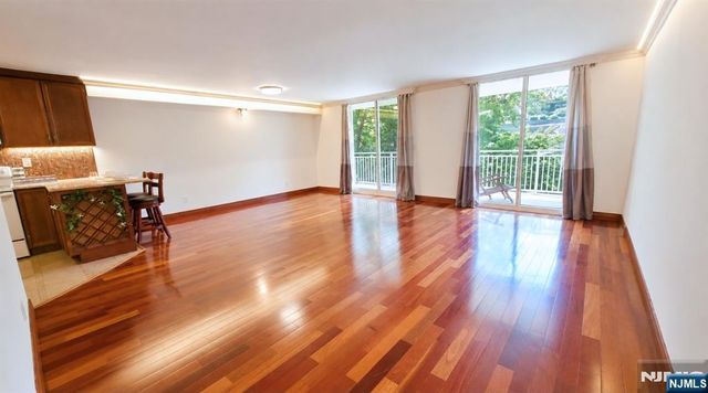 1055 River Road 302, Edgewater, NJ 07020