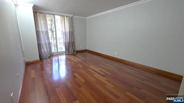 1055 River Road 302, Edgewater, NJ 07020