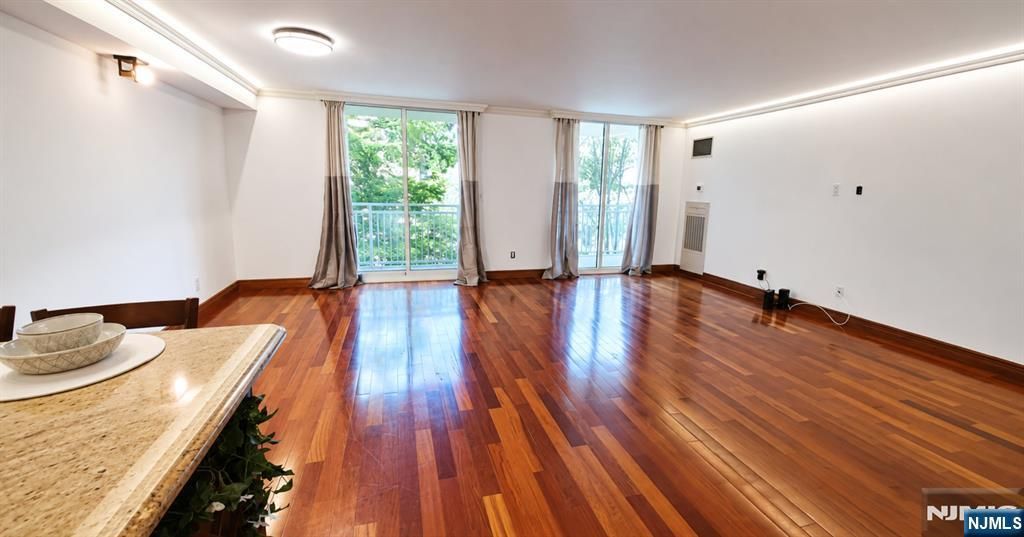 1055 River Road 302, Edgewater, NJ 07020
