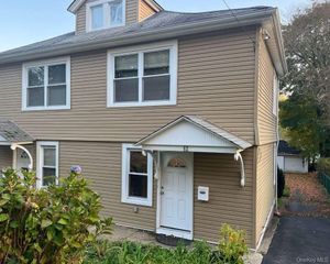 52 Hillside Avenue, Roslyn Heights, NY 11577