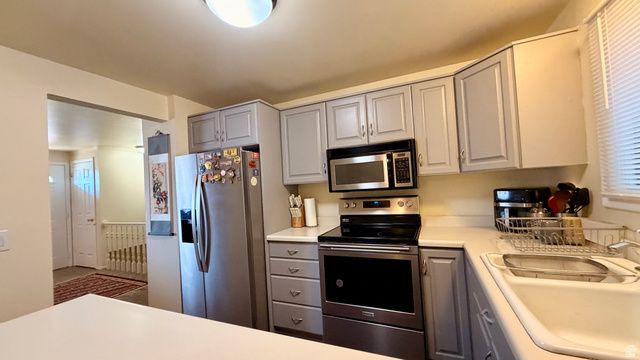 1236 E VIOLET DR, Sandy, UT 84094