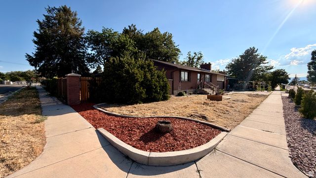 1236 E VIOLET DR, Sandy, UT 84094
