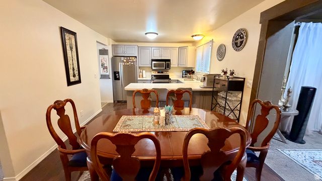 1236 E VIOLET DR, Sandy, UT 84094