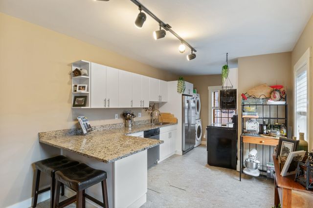 98 West Merrimack Street B, Manchester, NH 03101