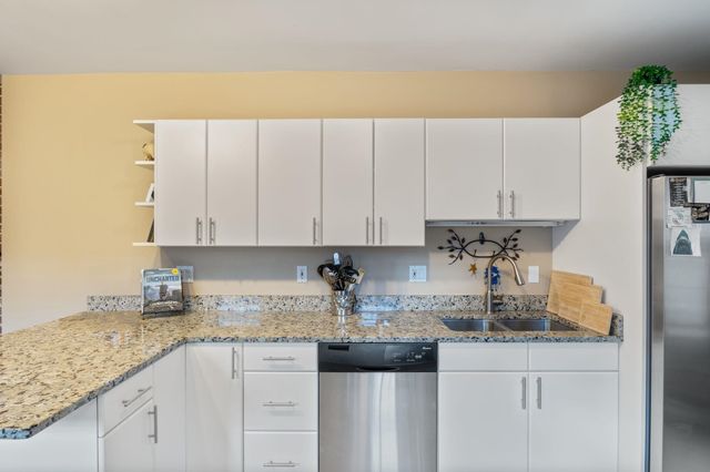 98 West Merrimack Street B, Manchester, NH 03101