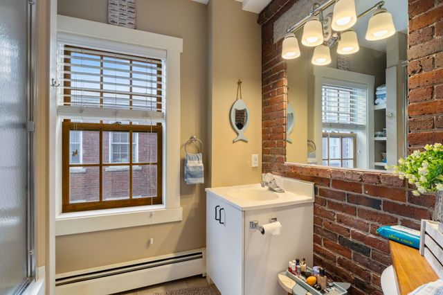 98 West Merrimack Street B, Manchester, NH 03101