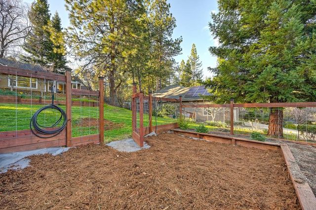 15326 Stinson Dr, Grass Valley, CA 95949