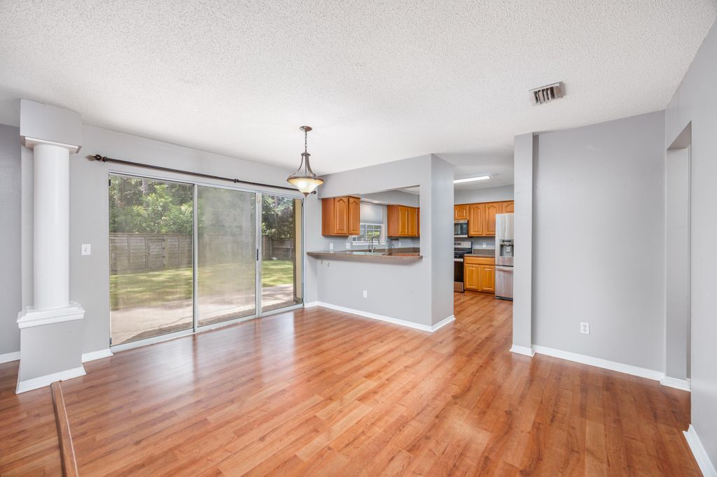 Image 14 of property listing at 1911 W Mistral Lane, Fort Walton Beach, FL 32547