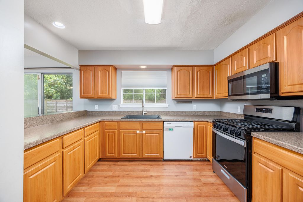 Image 16 of property listing at 1911 W Mistral Lane, Fort Walton Beach, FL 32547