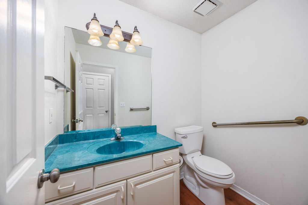 Image 18 of property listing at 1911 W Mistral Lane, Fort Walton Beach, FL 32547