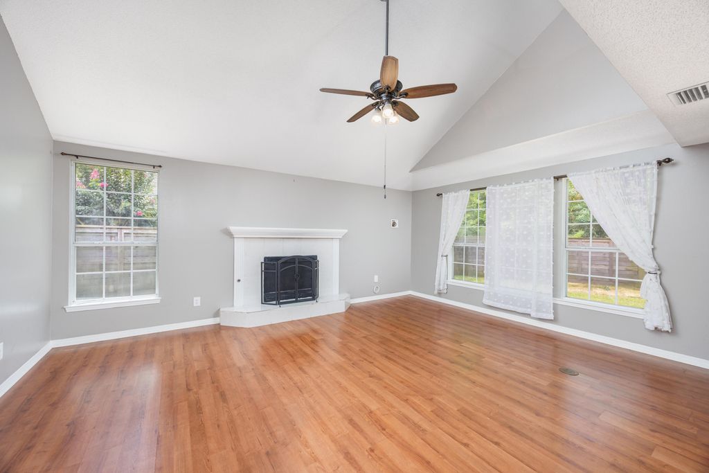 Image 2 of property listing at 1911 W Mistral Lane, Fort Walton Beach, FL 32547